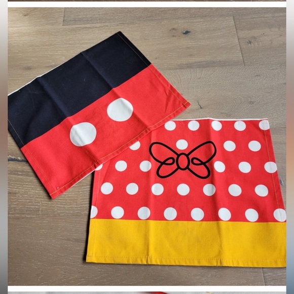 Disney Mousewares Kitchen Towel Set Embroidered Mickey & Minnie Mouse. NWT. - Picture 3 of 5